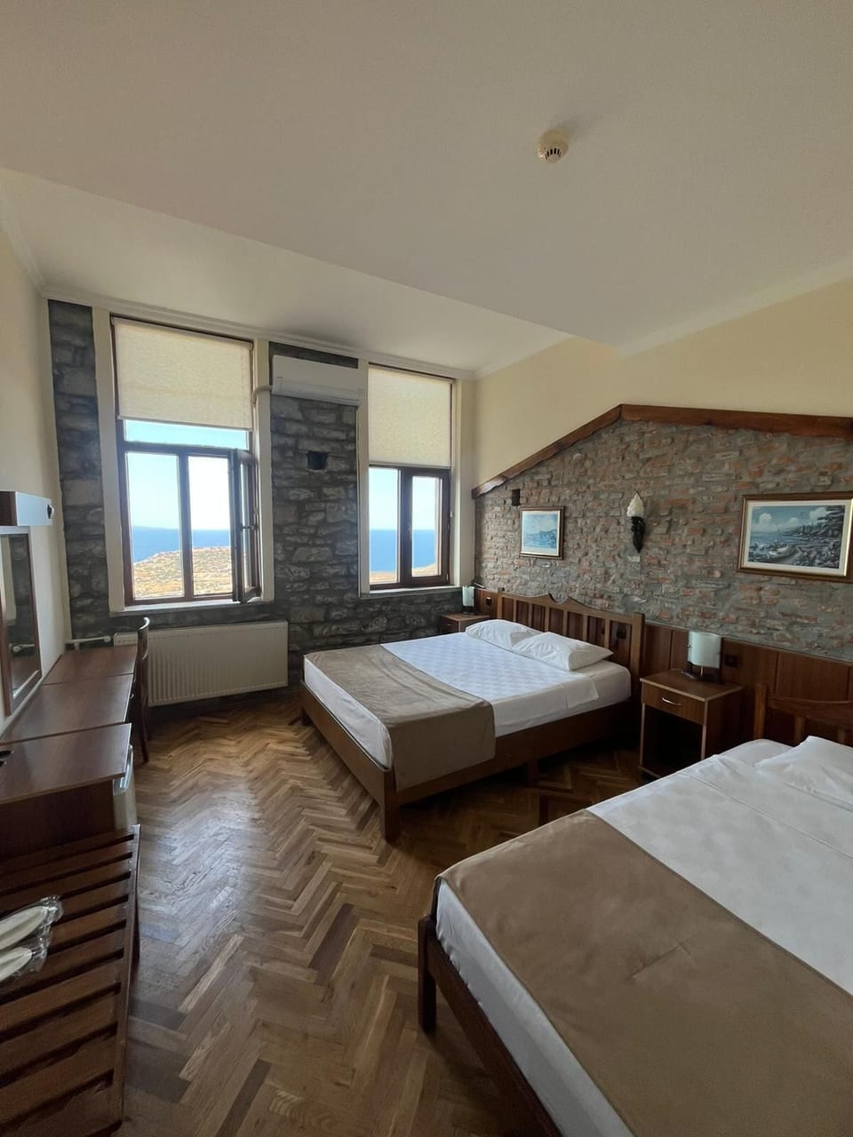 Family Quadruple Room | Desk, free WiFi, bed sheets