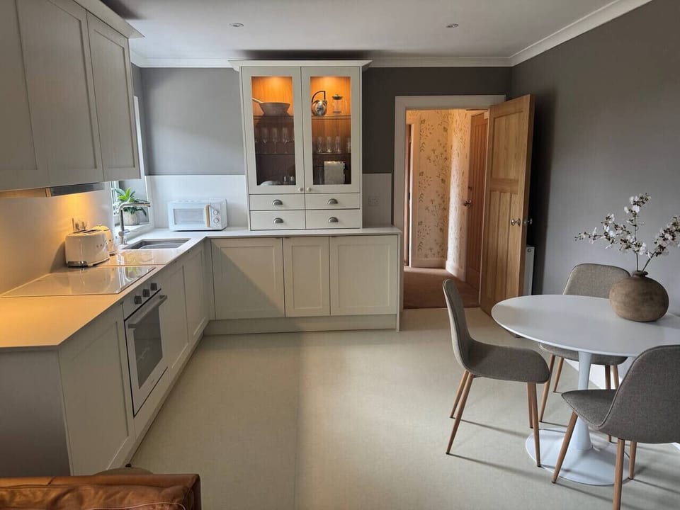 Kitchen dining area
