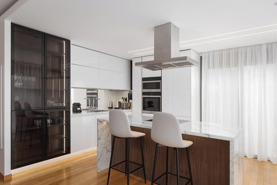 Classic Apartment | Private kitchen | Full-size fridge, microwave, oven, stovetop