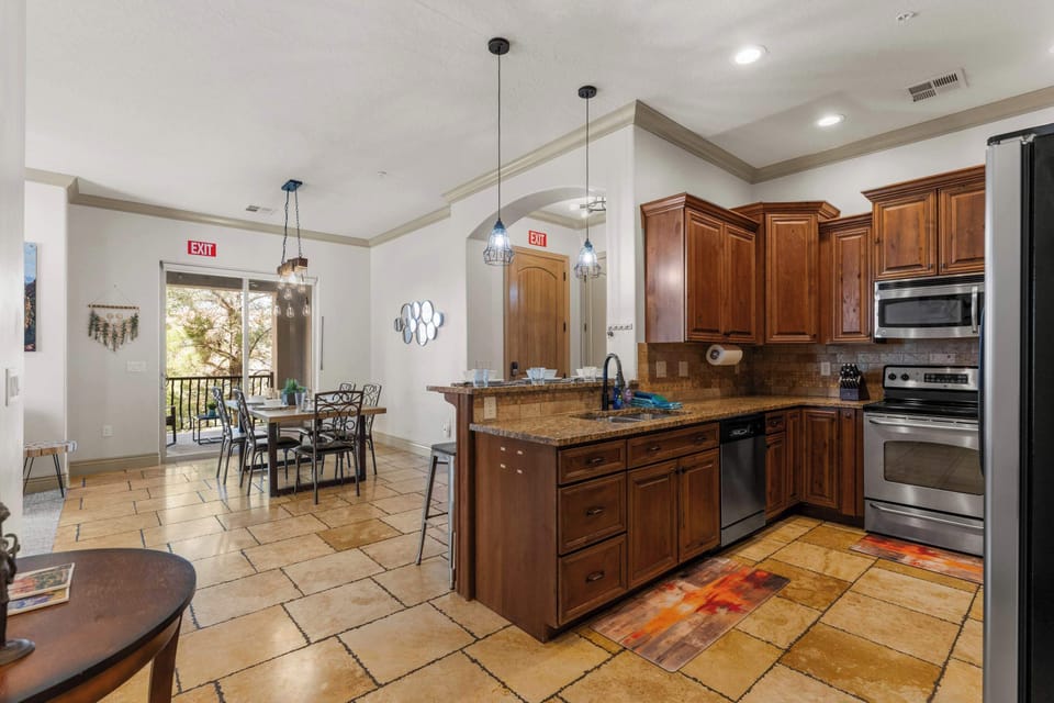 Condo, Multiple Beds, Balcony, Mountain View (Sunset Vista) | Private kitchen | Fridge, microwave, oven, stovetop