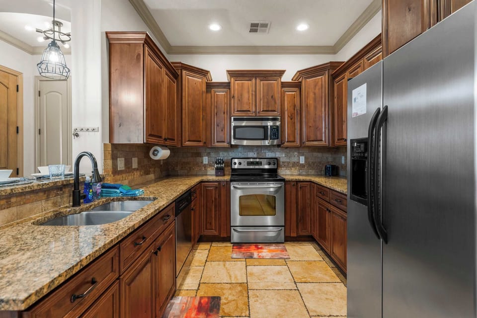 Condo, Multiple Beds, Balcony, Mountain View (Sunset Vista) | Private kitchen | Fridge, microwave, oven, stovetop