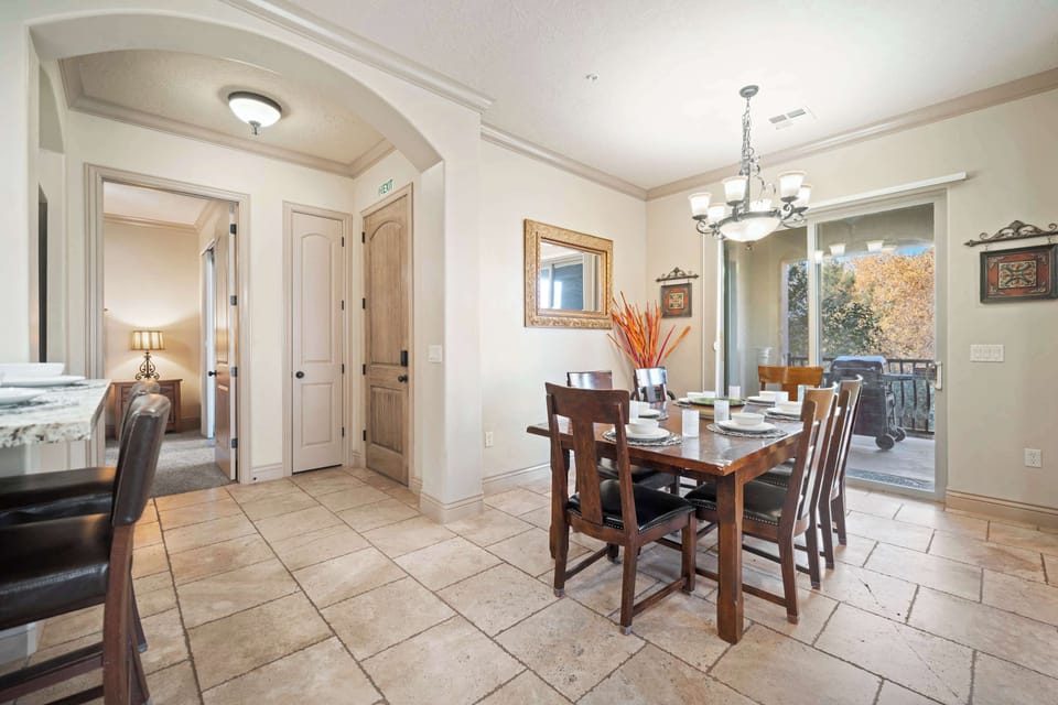 Condo, Multiple Beds, Balcony, Mountain View (Western Front) | Dining