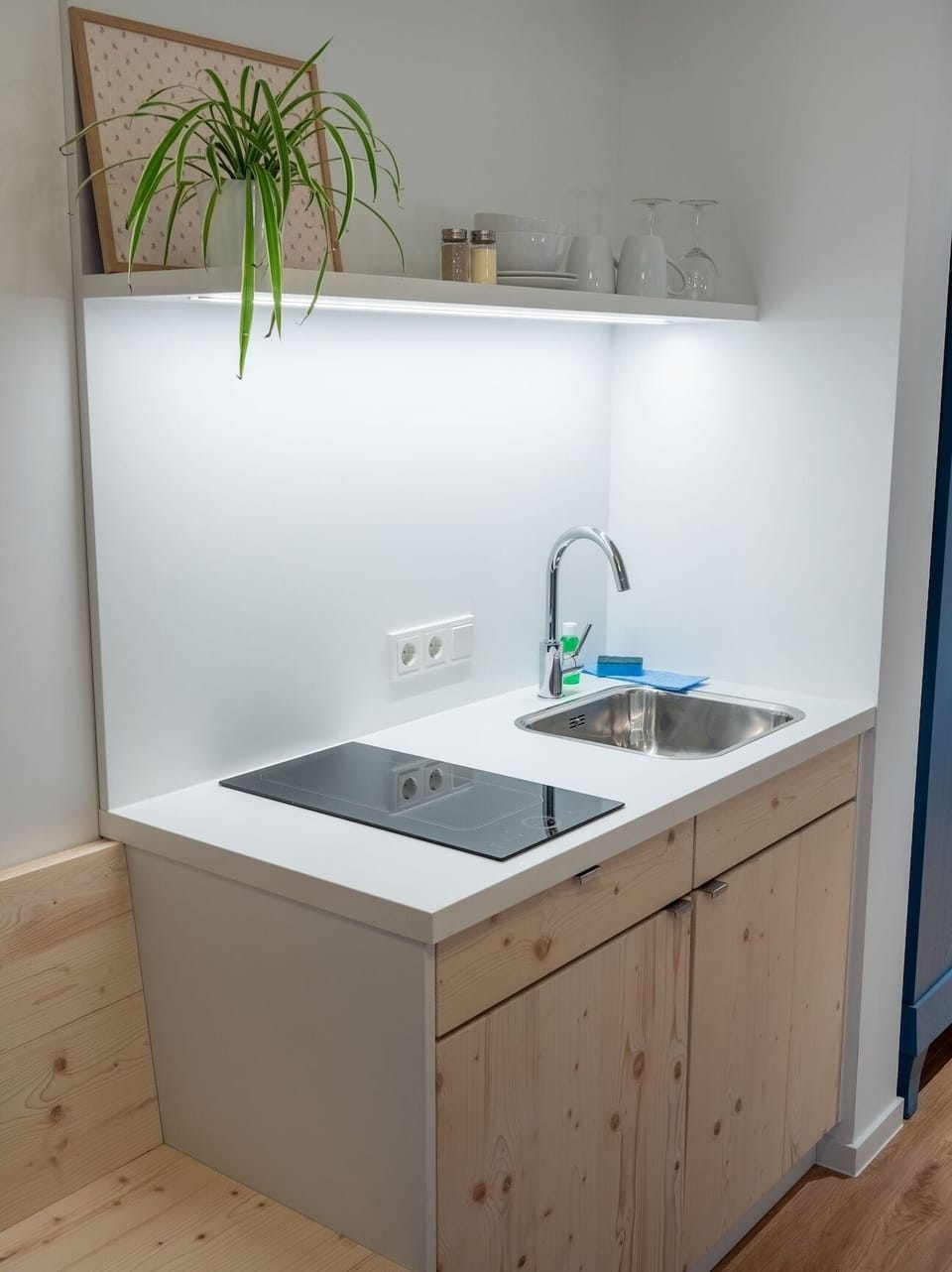 Comfort Studio Suite, Balcony | Private kitchen | Highchair