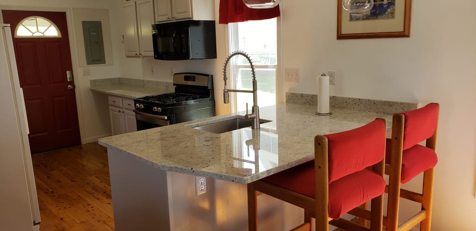 Fully furnished kitchen with breakfast bar