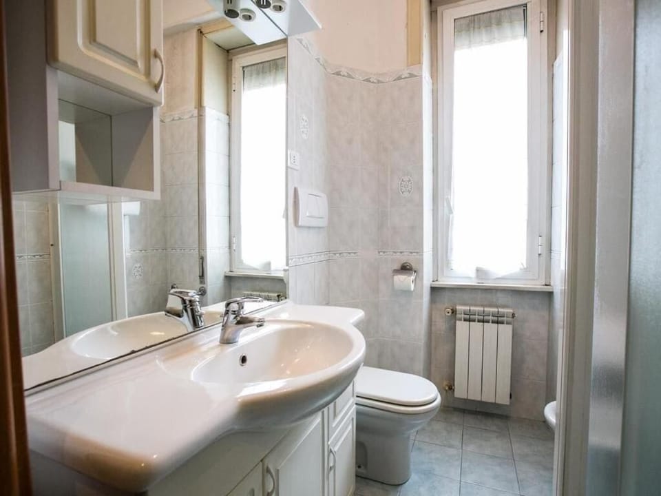 Economy Double Room | Bathroom