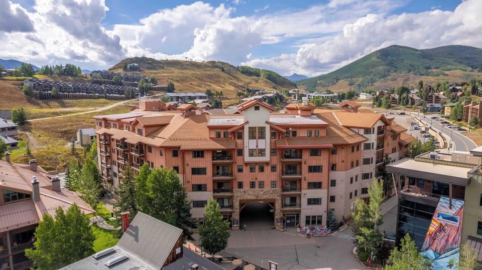 The Lodge at Mountaineer Square | Listed with @BookTraverse