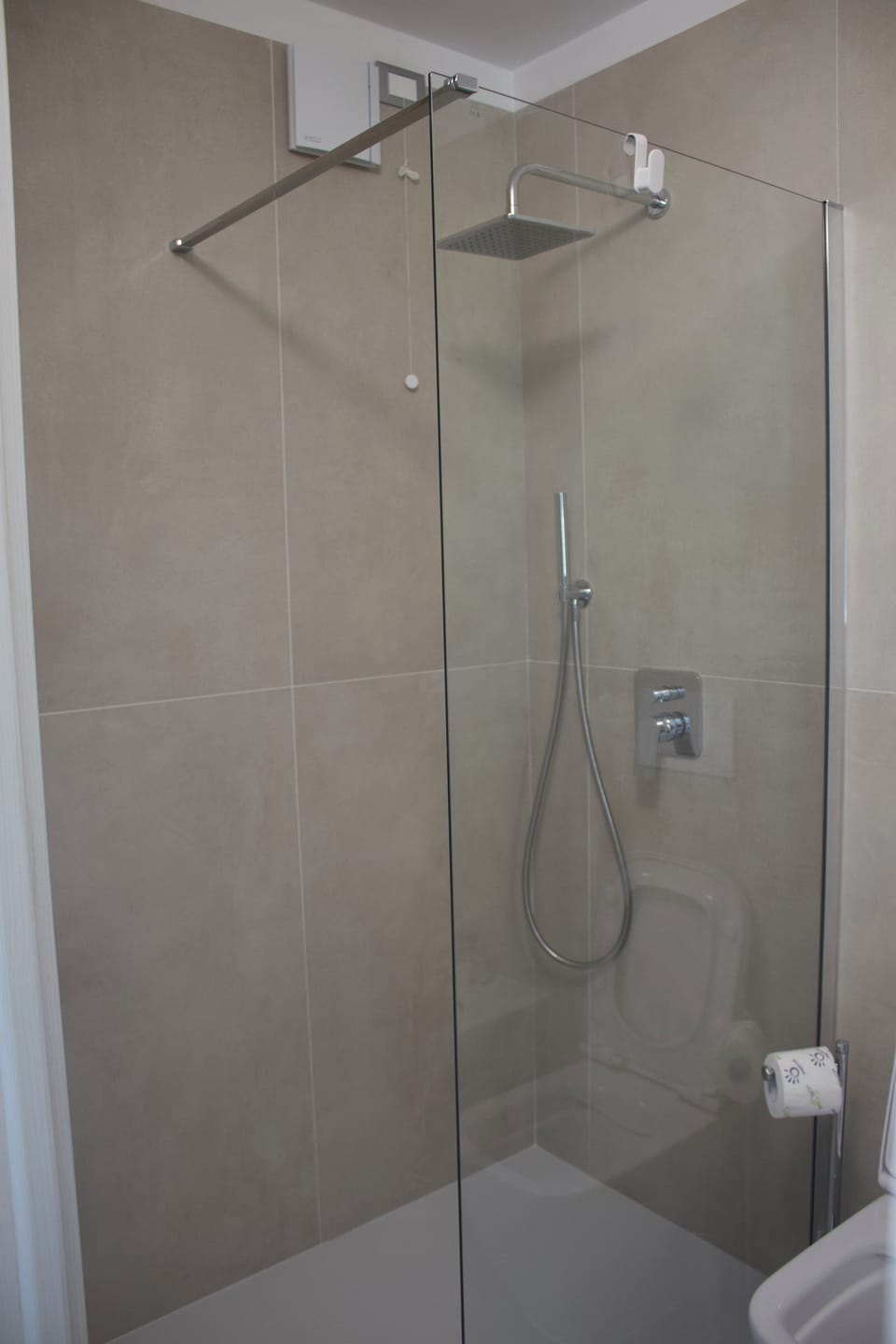 Double or Twin Room, 1 Queen Bed, Non Smoking, Garden View | Bathroom | Shower, hair dryer, bidet, towels
