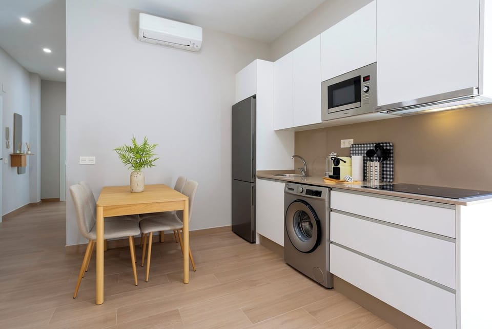 Apartment (2 Bedrooms) | Private kitchen | Microwave, highchair, blender