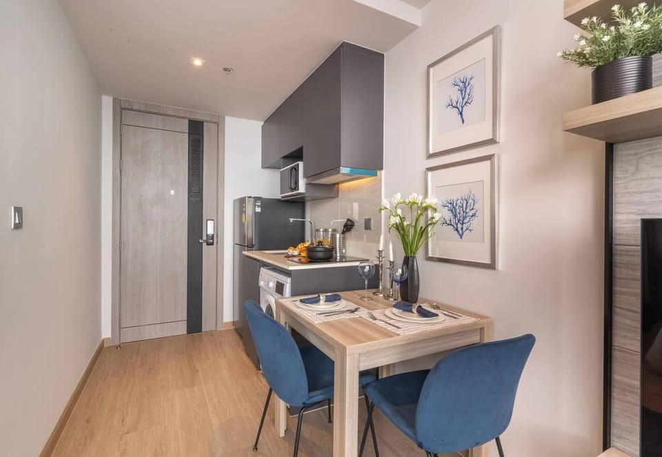 Condo, 2 Bedrooms, Accessible, Smoking | Dining room