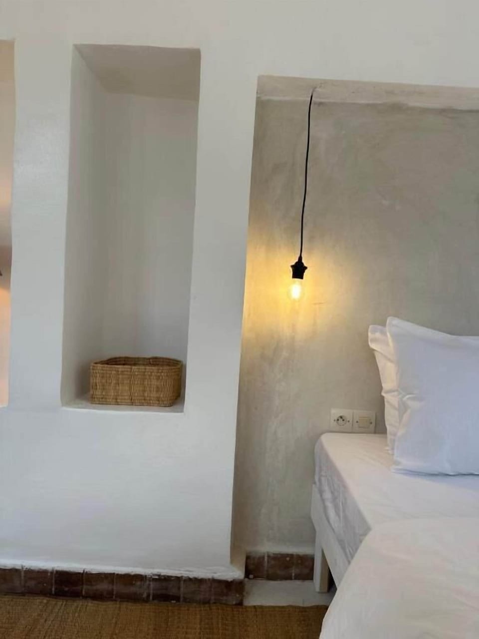 Minibar, desk, laptop workspace, free WiFi