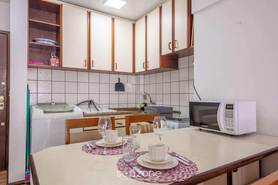 Basic Apartment | Private kitchen | Electric kettle, cookware/dishes/utensils