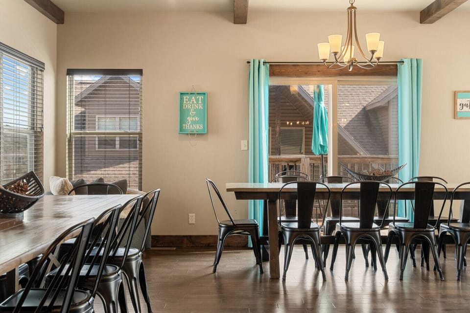 Built for the whole crew. Whether you’re hosting a corporate retreat or a multi-family getaway, our generous seating for 24 ensures your entire group can relax and dine comfortably under one roof.