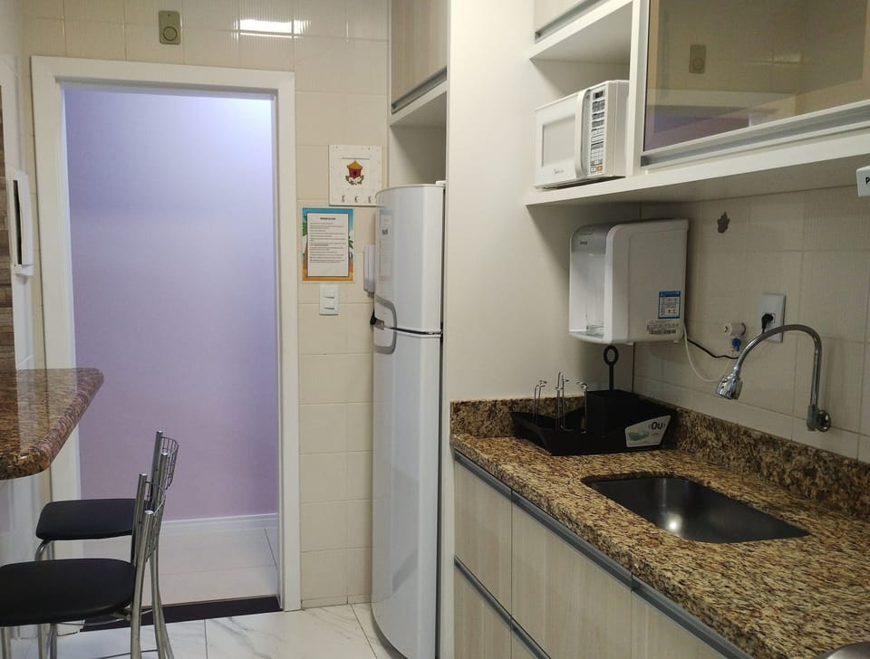 Basic Apartment | Private kitchen | Toaster, cookware/dishes/utensils