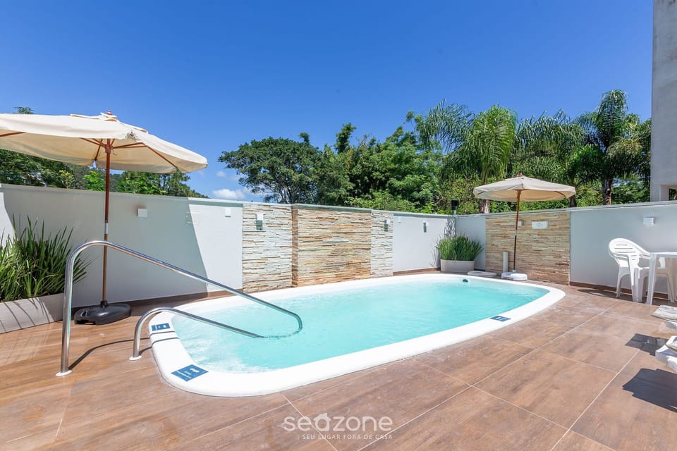 Basic Apartment | Pool