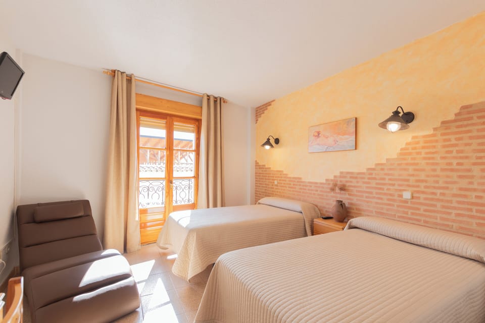 Triple Room | Individually decorated, individually furnished, desk, laptop workspace