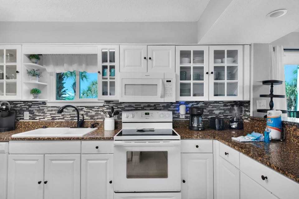 Condo, Multiple Beds (Sea Oats 212) | Private kitchen | Oven, toaster