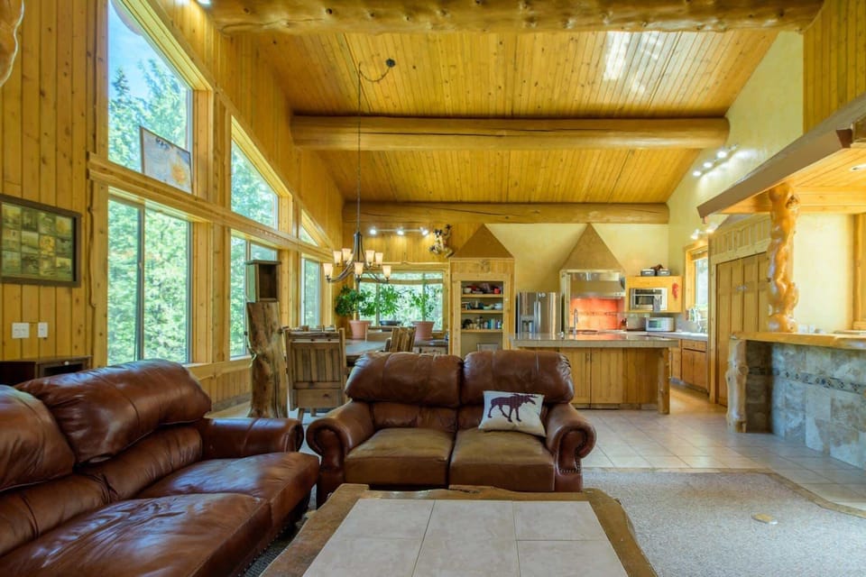 House, Multiple Beds, Patio, Mountain View (Therriault Pass Sanctuary) | Living area | 42-inch flat-screen TV with digital channels, fireplace