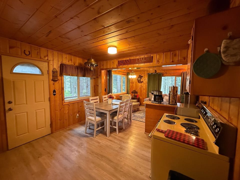 Interior- kitchen/dining area