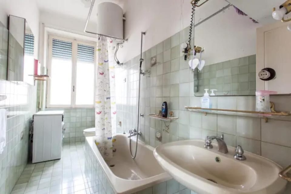 Family Triple Room | Bathroom