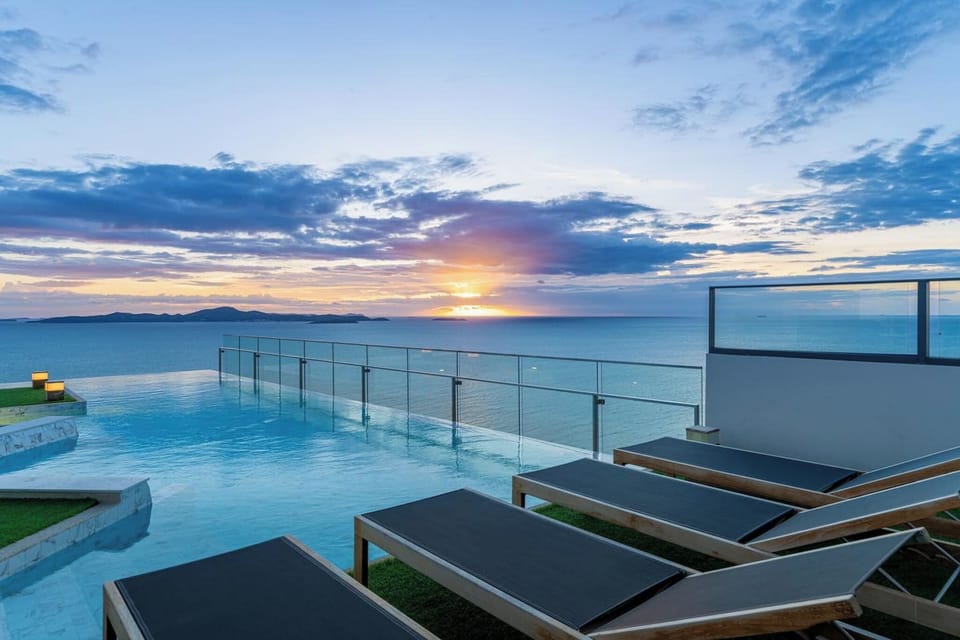 Condo, 1 Bedroom, Accessible, Smoking | Pool | Outdoor pool