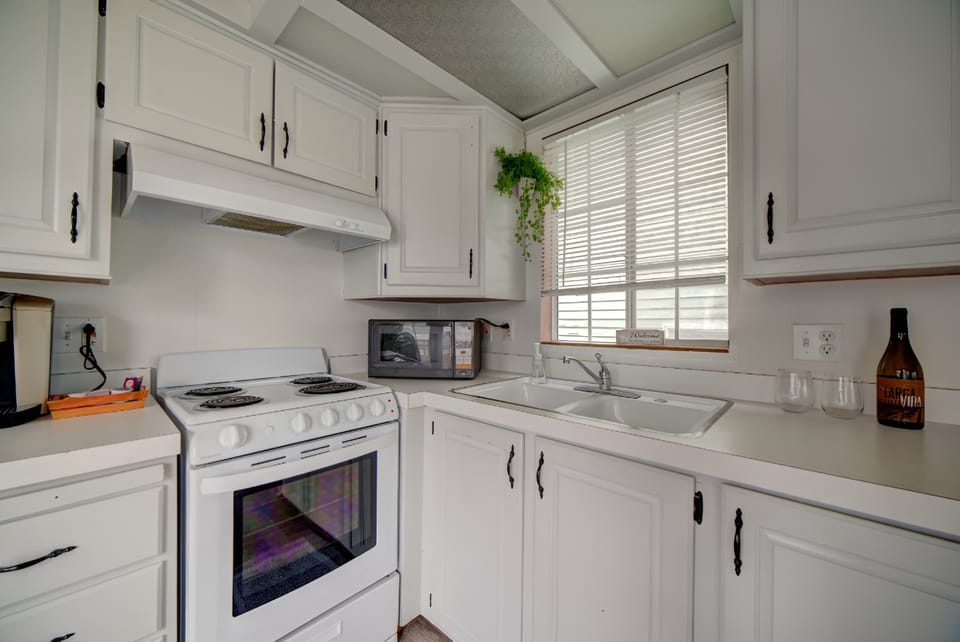 Kitchen.   no dishwasher, but everything else.
