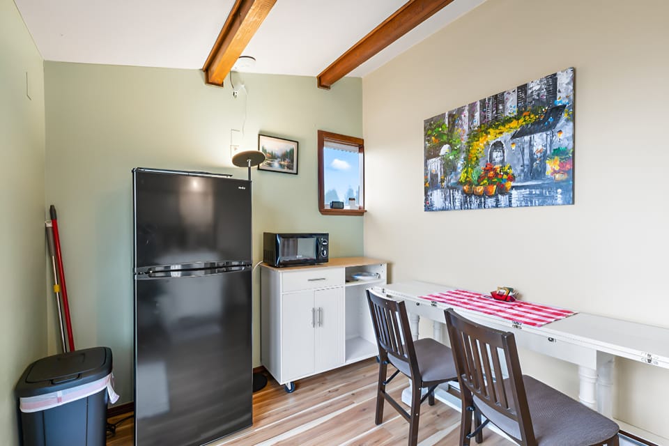 Kitchen and eating area.