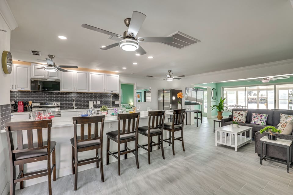 Dining Area | Dishware & Flatware | Central & Mini-Split A/C & Heat