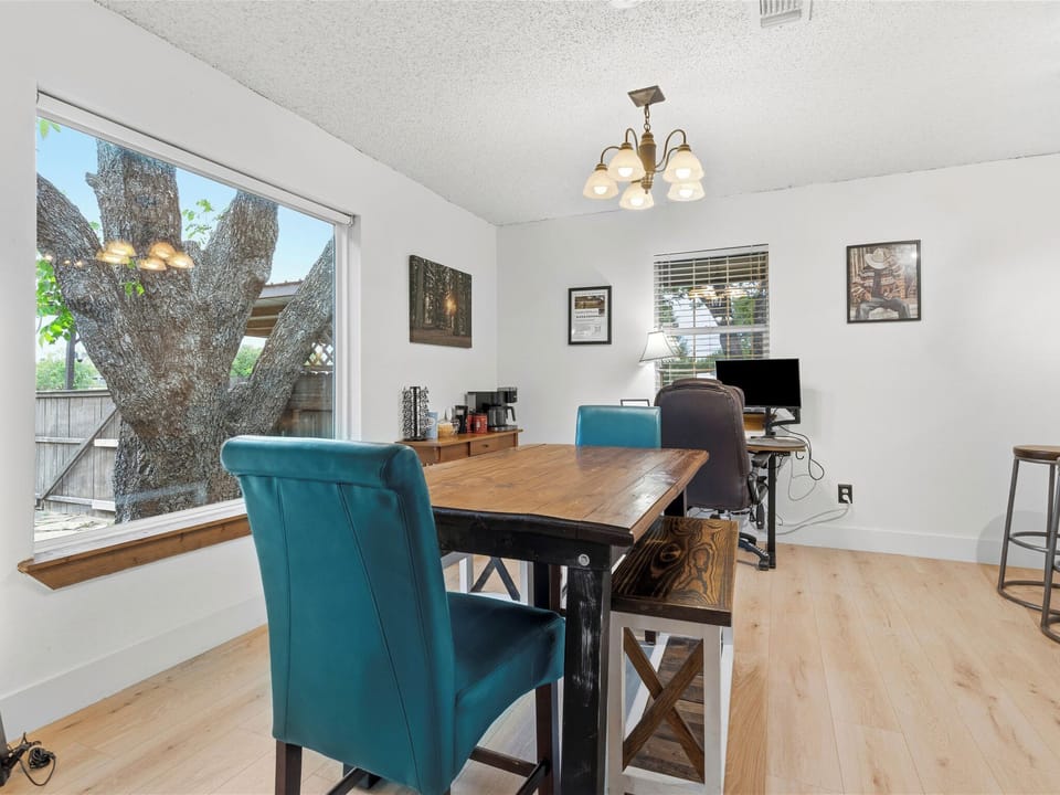 Dining Area | Dishware/Flatware Provided | Coffee Bar