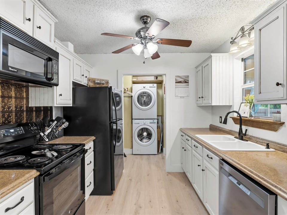 Kitchen | Toaster | Crockpot