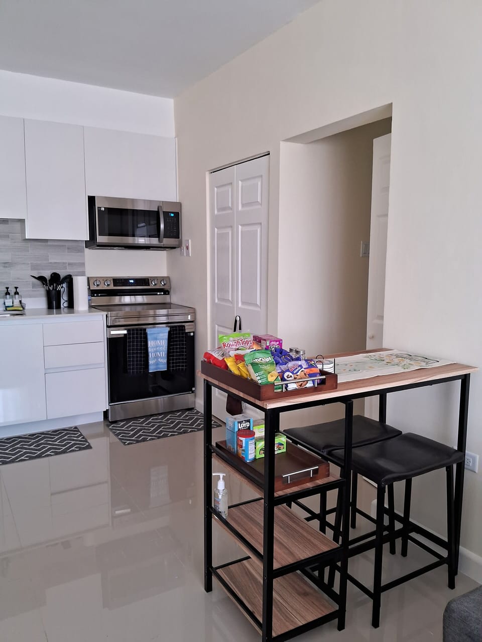 Breakfast bar with snacks (when available)