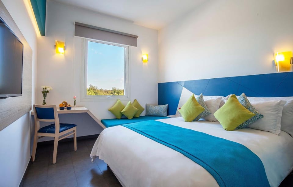 In-room safe, soundproofing, free WiFi, bed sheets