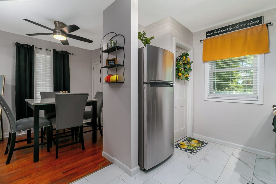 Kitchen/ Dining room