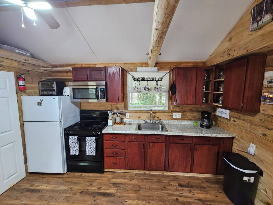 Full kitchen 2