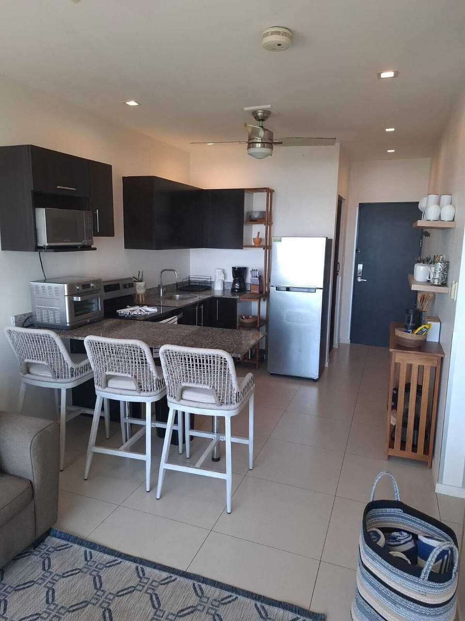 Full kitchen