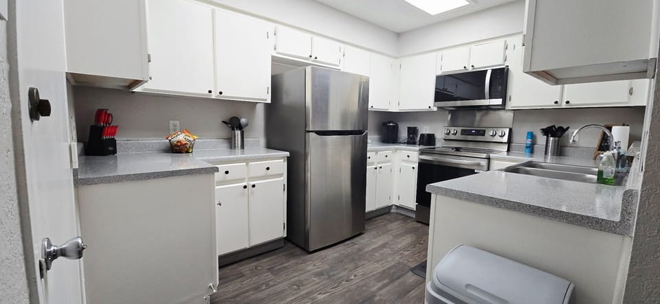 Fully Equipped kitchen, ice maker