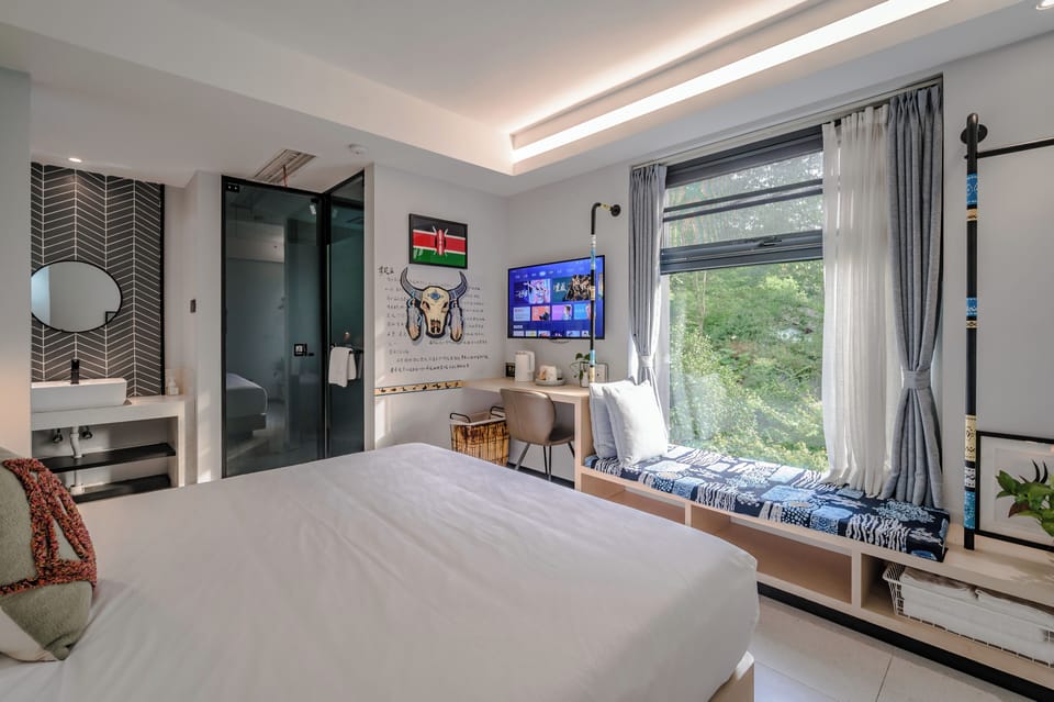 Elite Double Room | Individually decorated, individually furnished, desk, laptop workspace