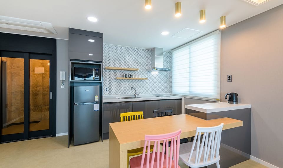 18 Pyeong Fantastic Ocean View Couple Room | Private kitchen | Fridge, microwave, cookware/dishes/utensils