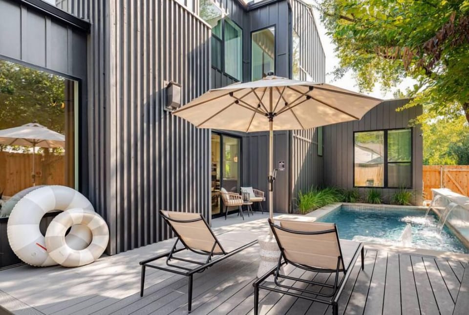Pool Chaise Lounges