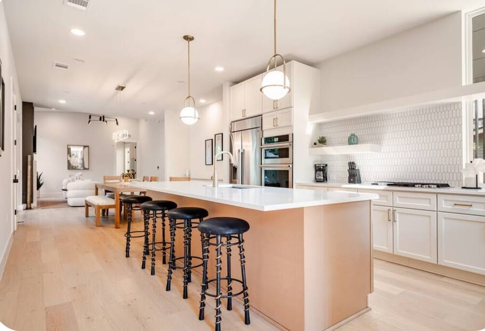 Full chefs kitchen
