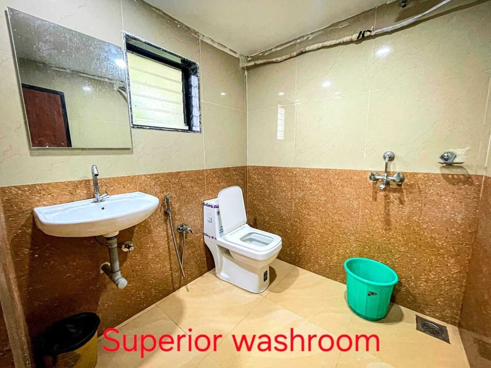 Family Room | Bathroom
