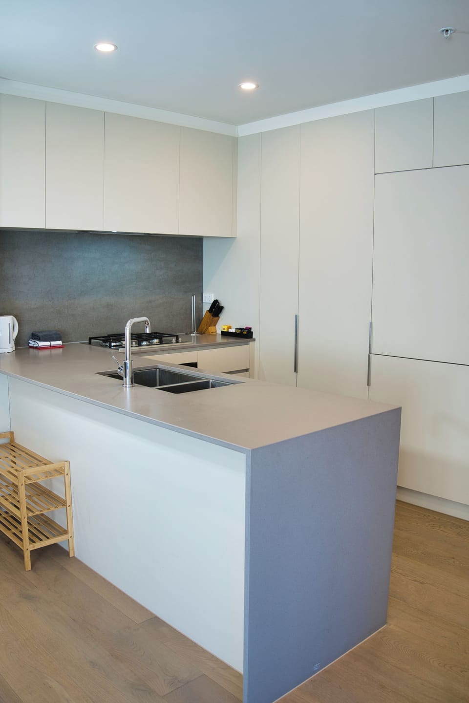 Apartment, 1 Queen Bed, Non Smoking, Kitchen | Private kitchen | Electric kettle, dining tables