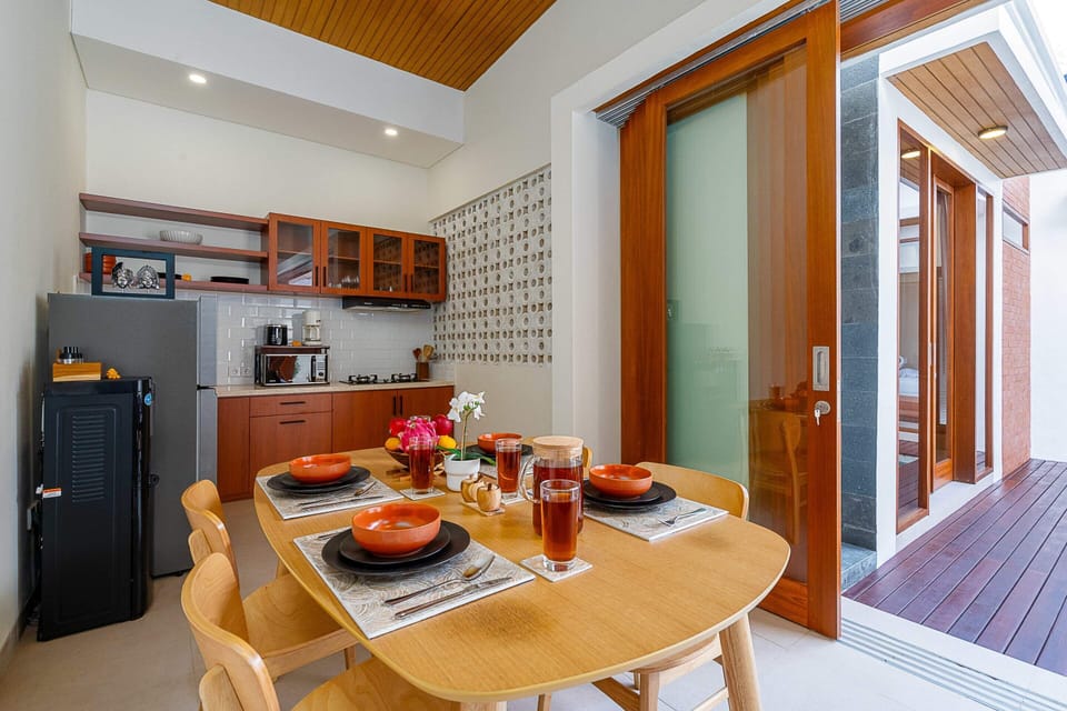 Basic Villa | Dining