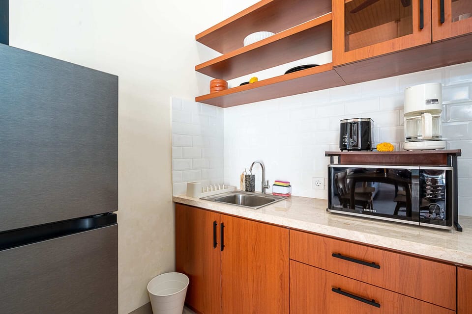 Basic Villa | Private kitchen | Fridge, microwave, stovetop, cookware/dishes/utensils