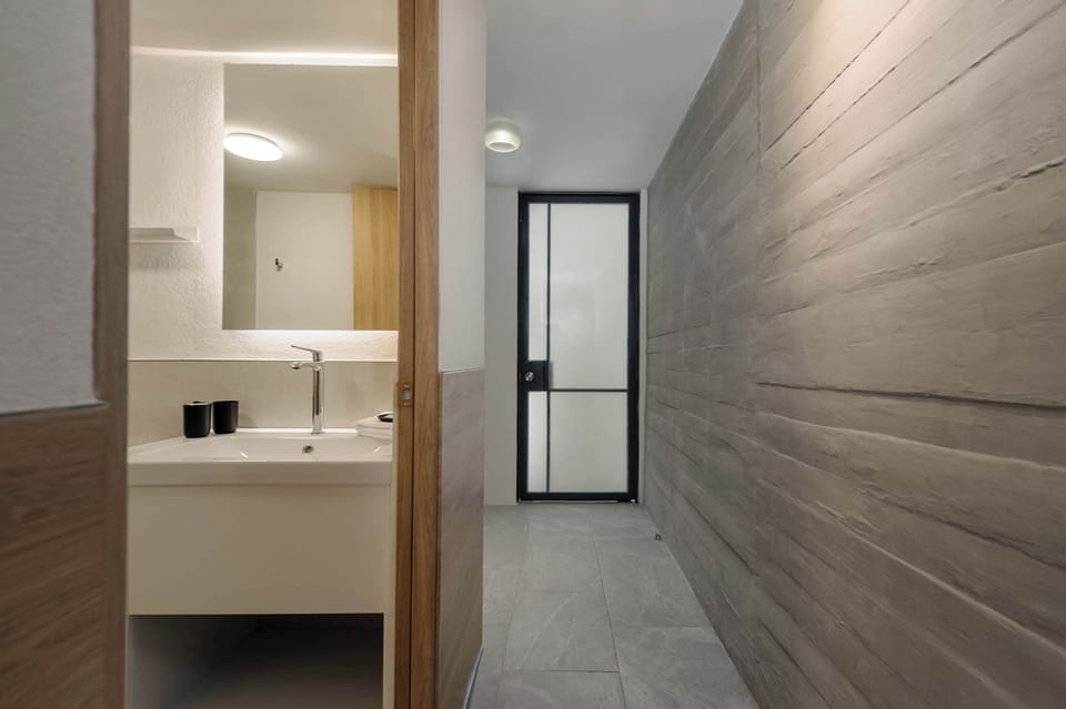 Modern bathroom