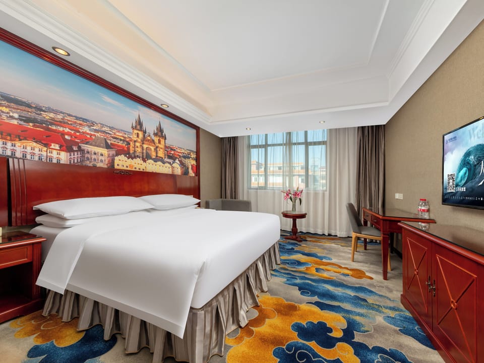 Superior Single Room | Desk, laptop workspace, blackout drapes, iron/ironing board