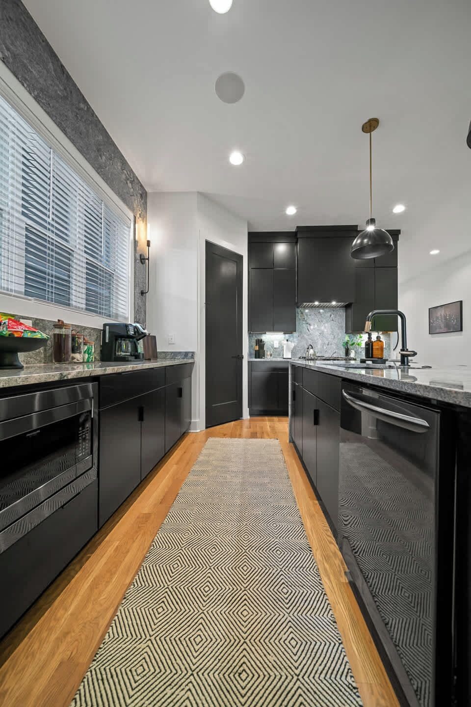 Fully Stocked Gourmet Kitchen