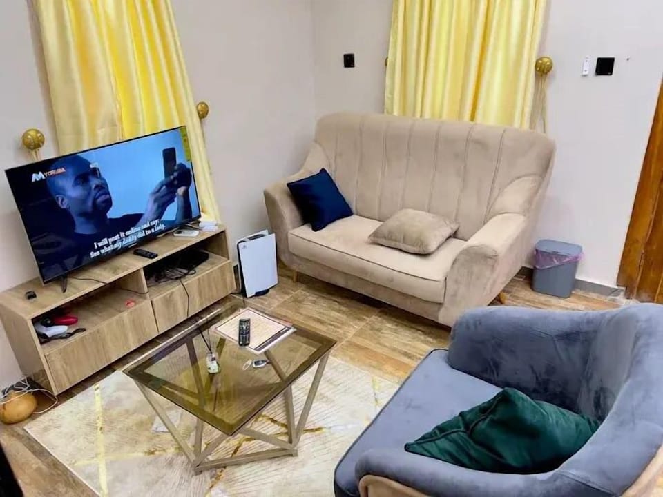 Deluxe Apartment, Balcony, City View | Living area