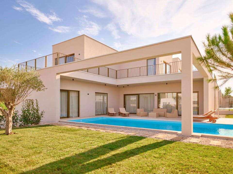 Swimming Pool, Home, Composite Material, Resort, Estate, Villa, Eco Hotel, Courtyard, Shade, Mansion