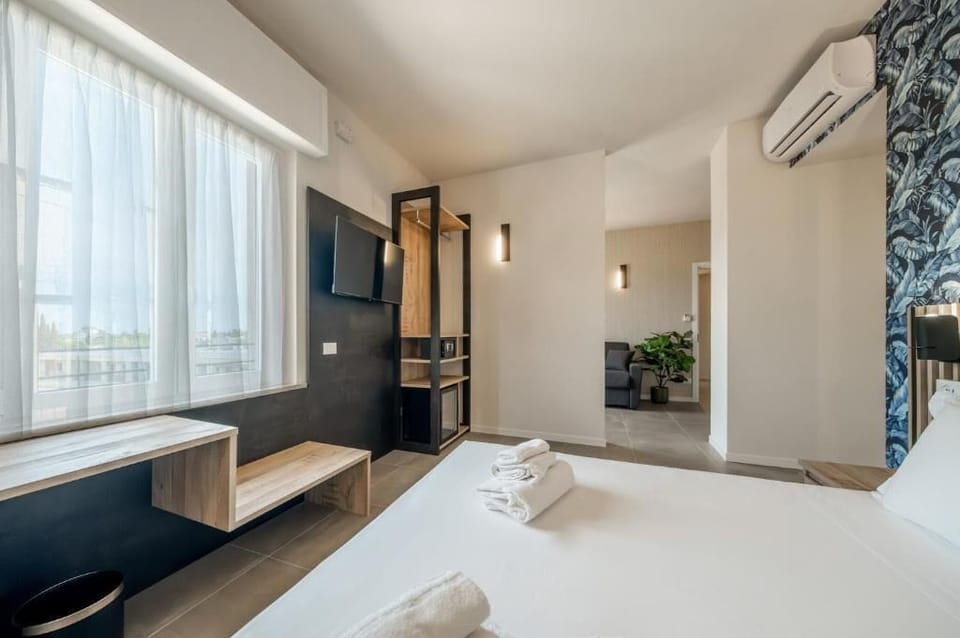 Superior Room, Balcony | Soundproofing, free WiFi, bed sheets