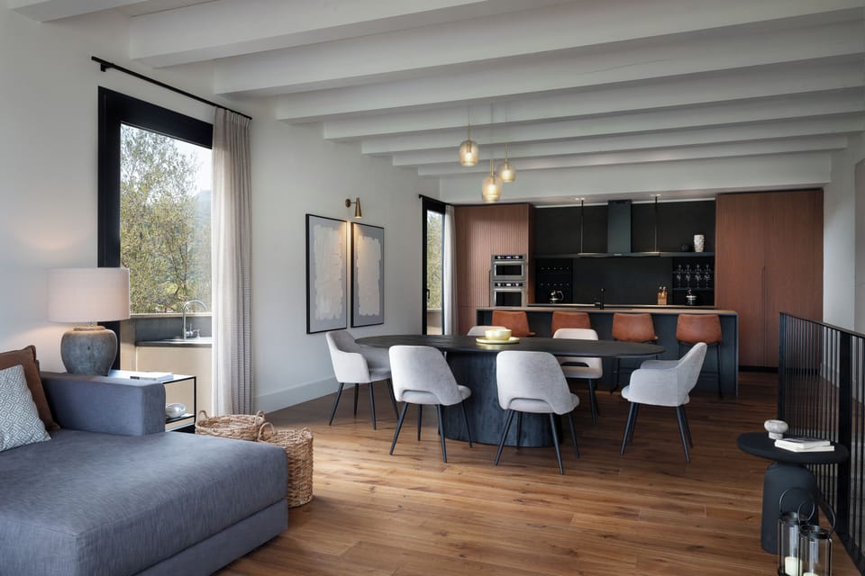 Villa, 4 Bedrooms, Hot Tub, Hill View | In-room dining